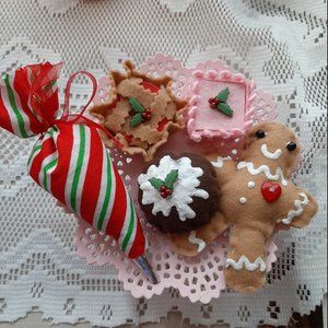 FELT Set of 5 Christmas treats set with piping bag